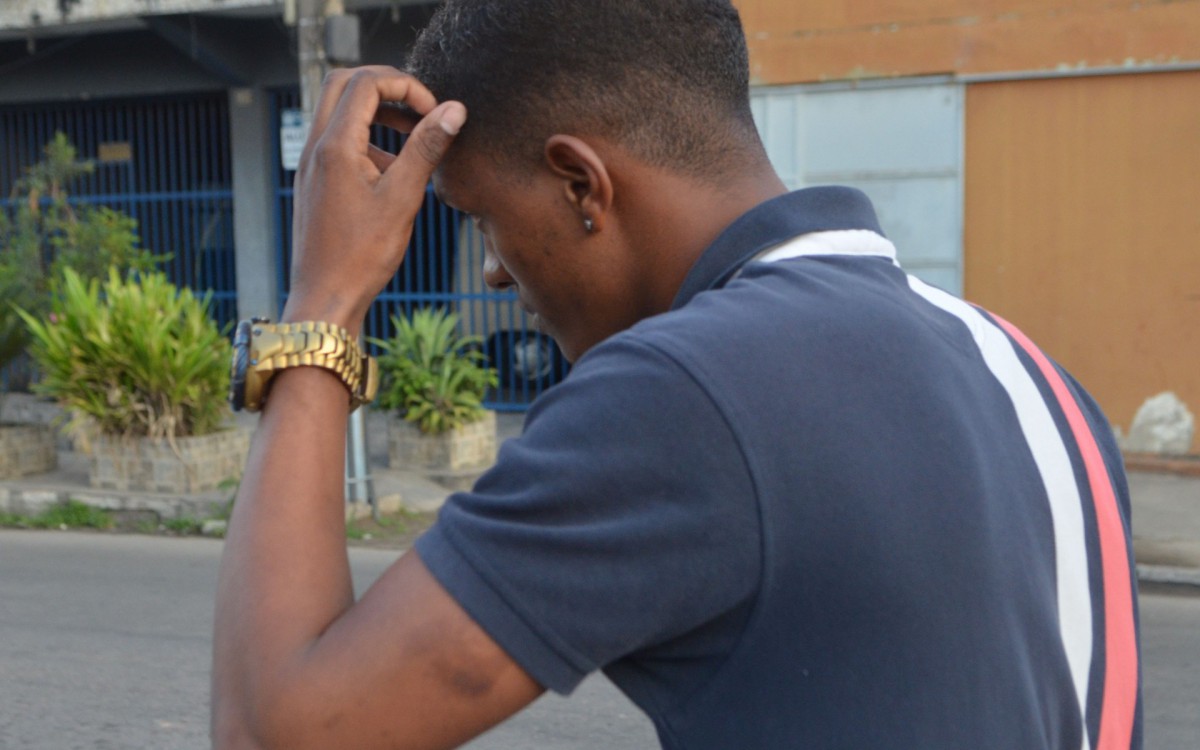 Depoimento na delegacia 64 DP em S&atilde;o Jo&atilde;o de Meriti 
Na foto, marido de uma das v&iacute;timas do anestesista