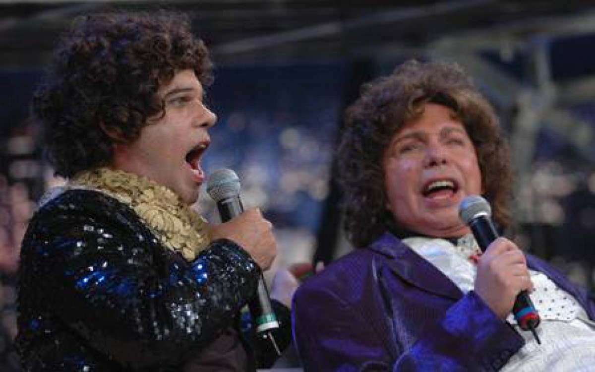 Diogo Vilela e Cauby Peixoto cantaram juntos no 'Programa do Jô', em 2006 - Reprodução/TV Globo