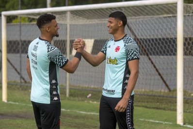 Goleiros do Vasco comentam sobre disputa sadia e amizade no clube carioca