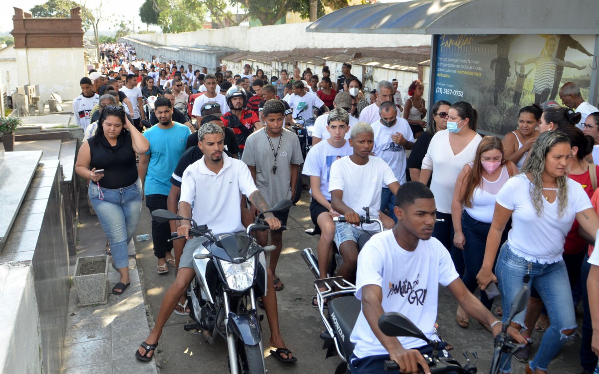 Sepultamento de Cau&Atilde;&pound;, morto pelos pr&Atilde;&sup3;prios amigos e jogado no rio Guand&Atilde;&ordm;. Nesta sexta-feira (15).