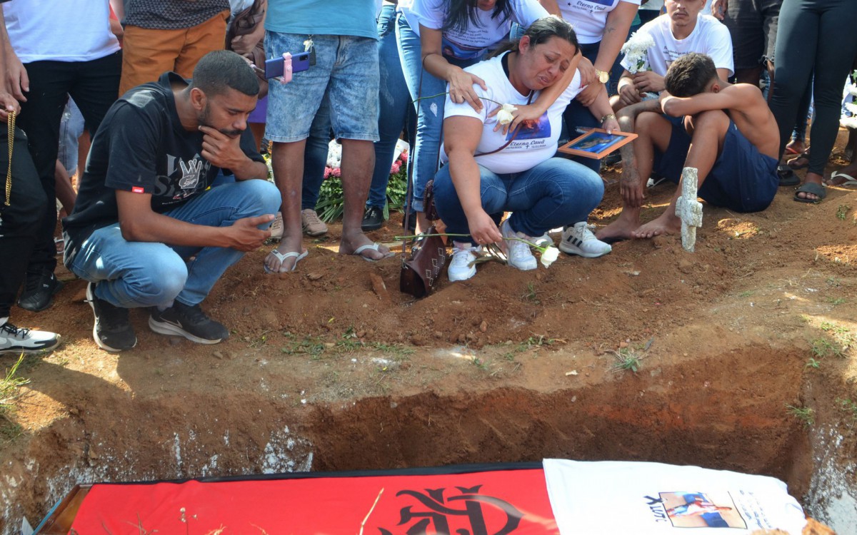 Sepultamento de Cau&atilde;, morto pelos pr&oacute;prios amigos e jogado no rio Guand&uacute;. Nesta sexta-feira (15).