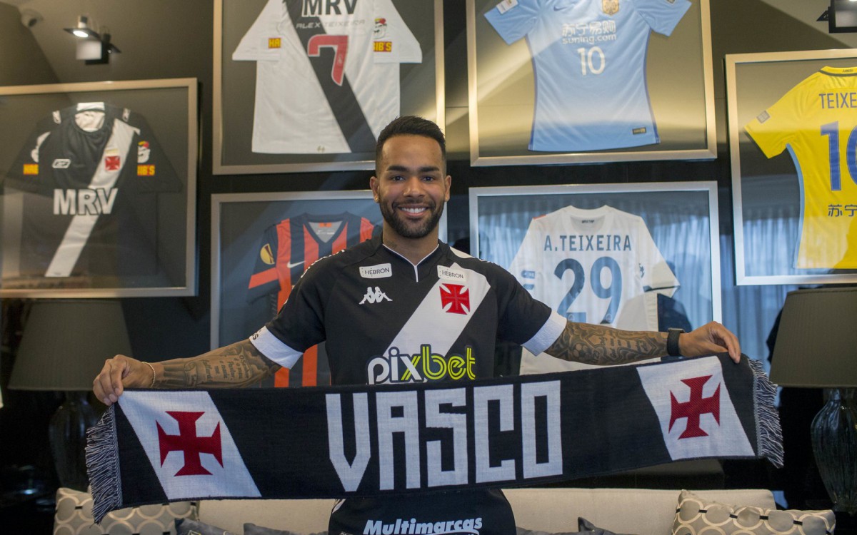 Alex Teixeira admite ansiedade pela reestreia no Vasco