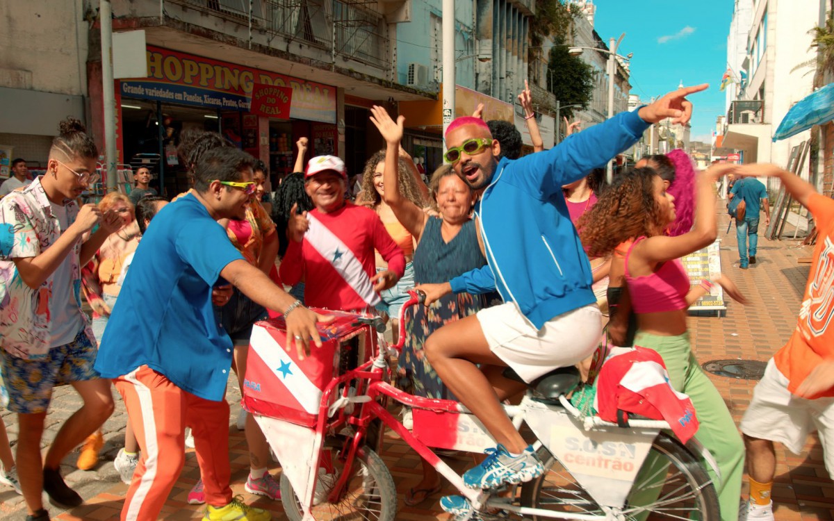 Gretchen lan&ccedil;a clipe do single 'F&ecirc;nix do Amor'