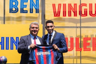 Presidente do Barcelona rasga elogios a Raphinha e compara com Ronaldinho Gaúcho: 'Jogo bonito'