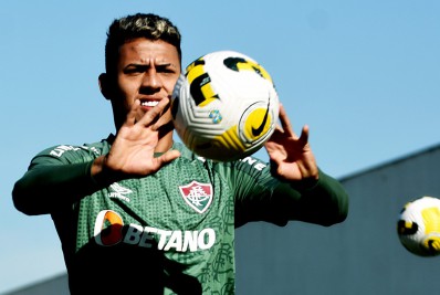 Matheus Martins nega ser sucessor de Luiz Henrique no Fluminense e revela ídolo no futebol