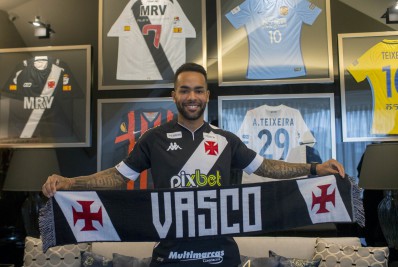 Alex Teixeira comemora retorno ao Vasco após 12 anos: 'Emoção grande'