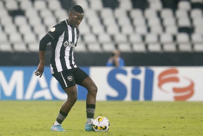 Contratação mais cara da história, Patrick de Paula completa um mês sem jogar pelo Botafogo