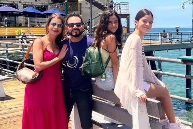 Luciano Camargo curte férias com esposa e filhas nos EUA