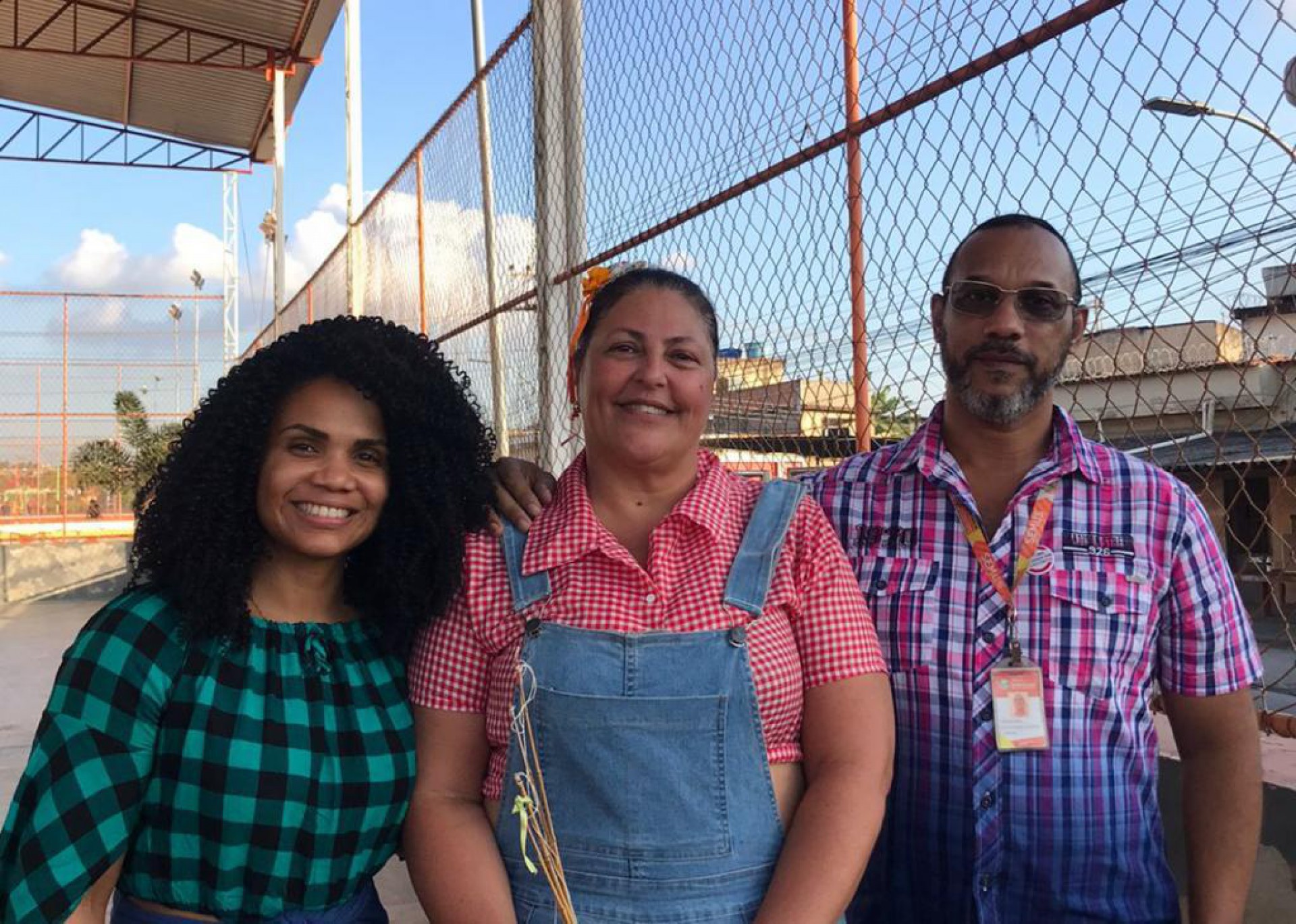 Marcaram presen&ccedil;a no "Arra&iacute;a do Caps", - a diretora t&eacute;cnica do CAPS AD, Dejane Nascimento; a Secretaria Executiva Pol&iacute;ticas P&uacute;blicas da Sa&uacute;de Mental, Claudia Polycarpo; o assessor t&eacute;cnico da sa&uacute;de mental, M&aacute;rcio Nascimento; al&eacute;m de toda a equipe t&eacute;cnica do CAPS AD - Divulga&ccedil;&atilde;o