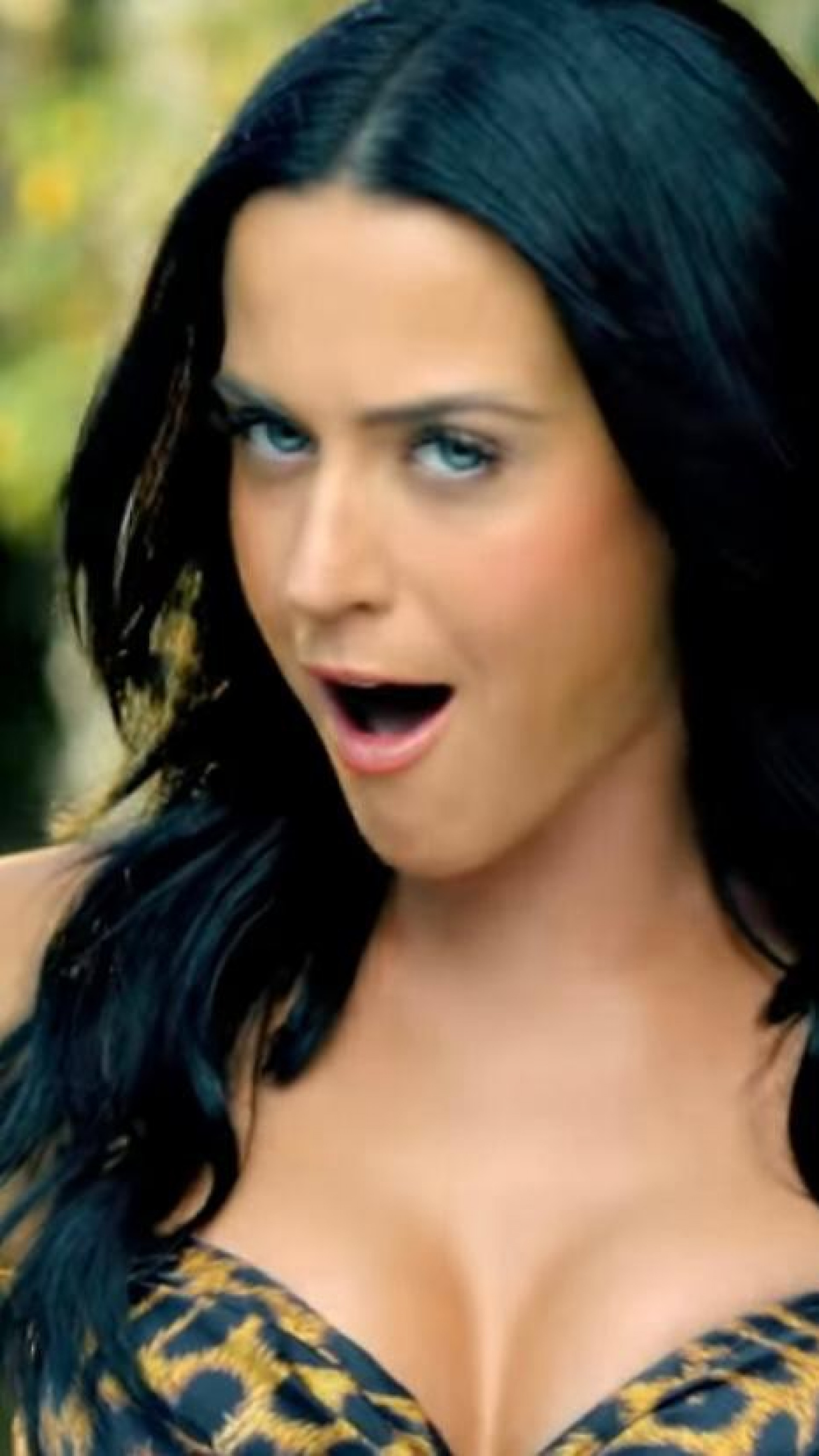 8) "Roar", da cantora Katy Perry, com 3,6 bilh&otilde;es de visualiza&ccedil;&otilde;es - Reprodu&ccedil;&atilde;o
