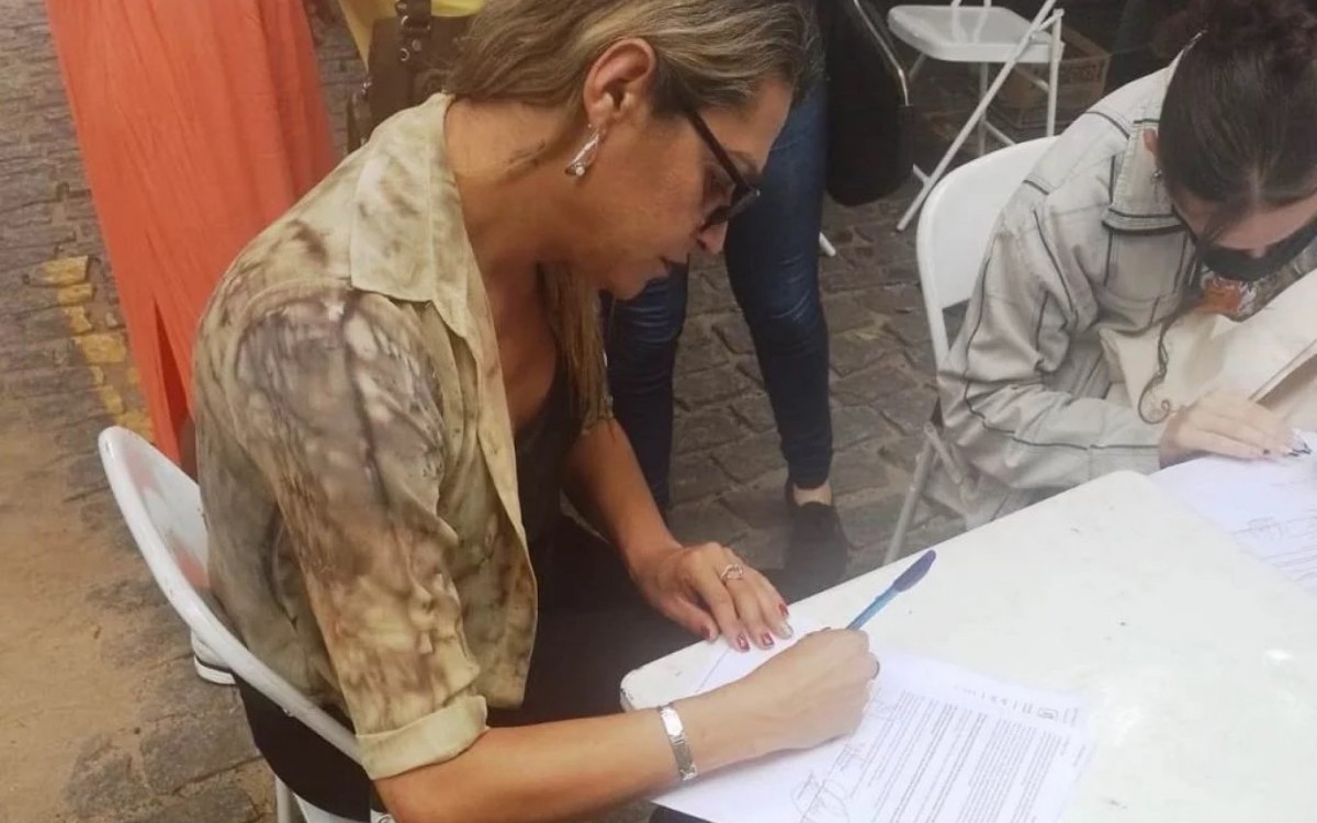Laura Mendes, da equipe da Coordenadoria de Diversidade Sexual de Mesquita
