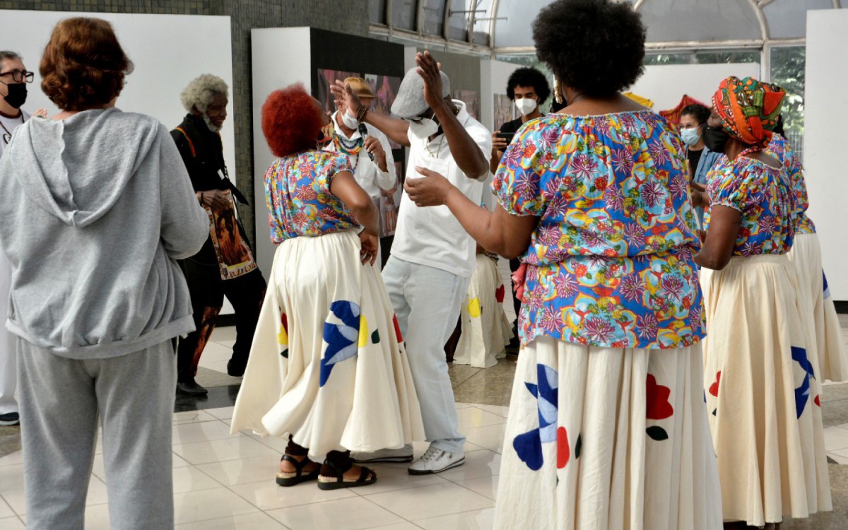 Aberta a exposi&ccedil;&atilde;o hom&ocirc;nima no Espa&ccedil;o das Artes Z&eacute;lia Arbex, na Pra&ccedil;a Rotary, na Vila Santa Cec&iacute;lia - Geraldo Gon&ccedil;alves