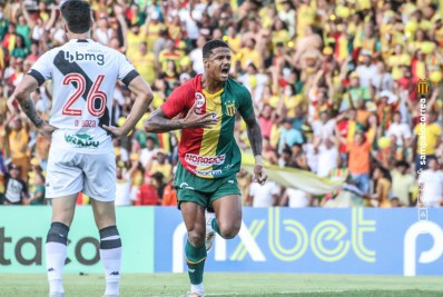 Com direito a 'lei do ex', Vasco perde para o Sampaio Corrêa na Série B