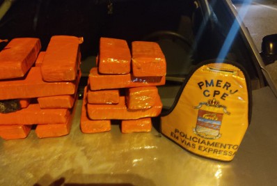 Polícia apreende drogas dentro de carro na Zona Norte