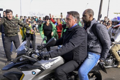  Bolsonaro pede apoio a aliados e incentiva vaias ao STF em Fortaleza