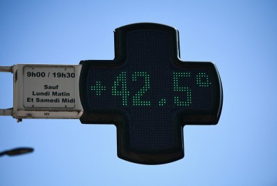 Europa ocidental se prepara para onda de calor recorde em meio à queimadas