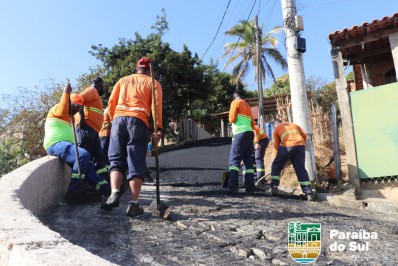 Prefeita Dayse Onofre inicia asfaltamento dos morros no Caminho de Dentro