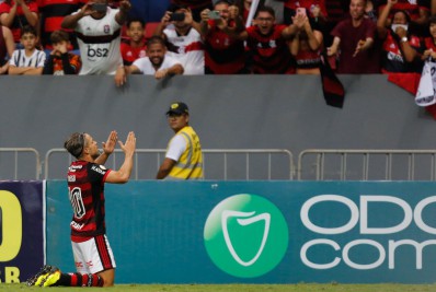 Diego comemora vitória do Flamengo e celebra fim de jejum de gols: 'Mais vivos do que nunca'