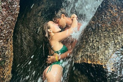 Larissa Manoela e André Luiz Frambach posam juntinhos e trocam declarações na web: 'Nós'