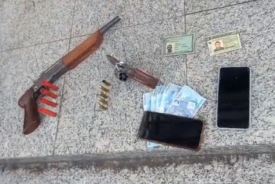 Polícia prende três suspeitos e apreende armas em Teresópolis