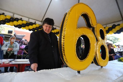 Volta Redonda tem festa com bolo para comemorar aniversário de 68 anos