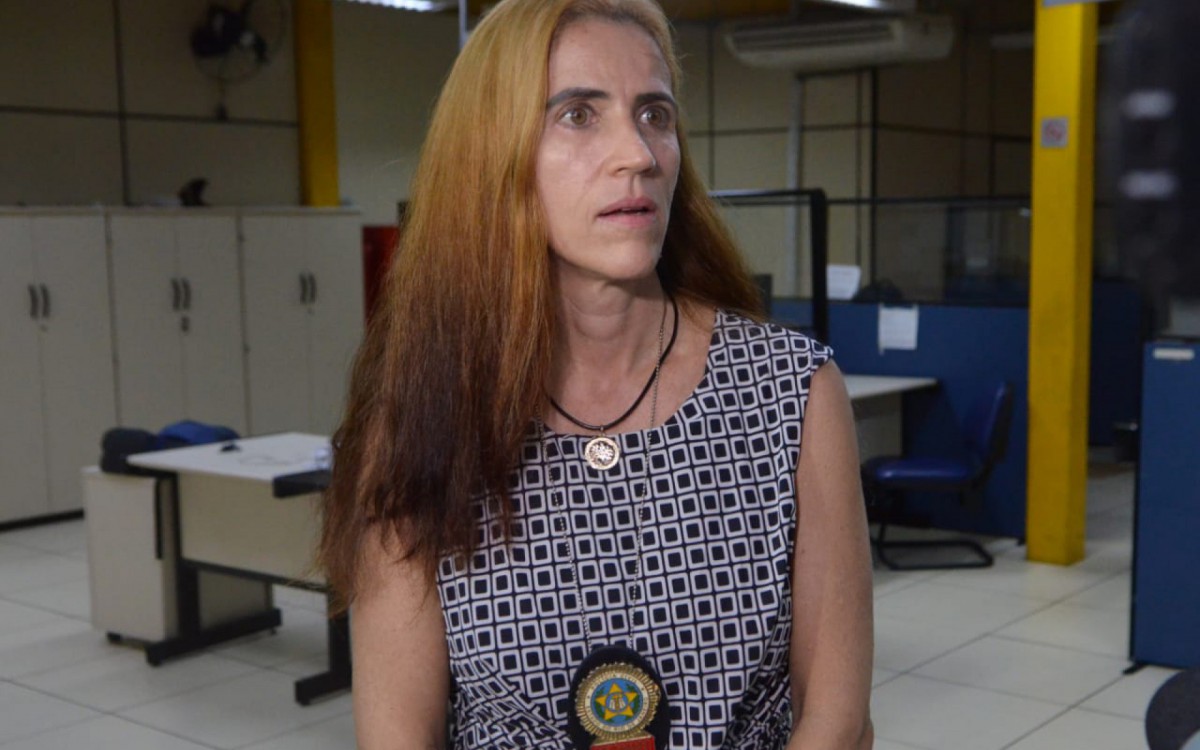 A delegada titular da Delegacia de Atendimento à Mulher (DEAM) de Duque de Caxias, Fernanda Fernandes - Sandro Vox/Agência O Dia