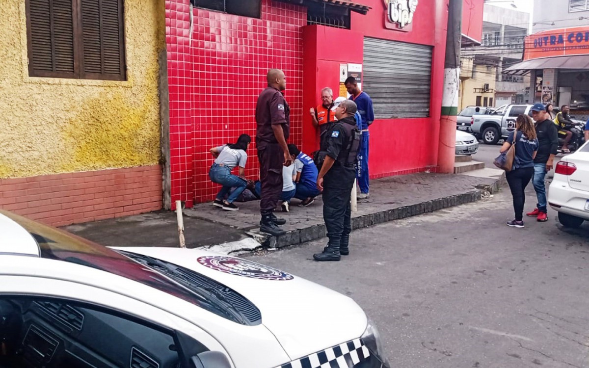 Durante a a&ccedil;&atilde;o, a SEMSERP recolheu os entulhos que eram acumulados nas cal&ccedil;adas por algumas pessoas e que poderiam atrapalhar a circula&ccedil;&atilde;o de pedestres e comerciantes