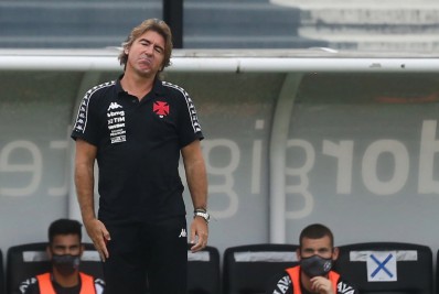 Dívida de R$ 5 milhões com ex-treinador pode impedir Vasco de registrar Alex Teixeira