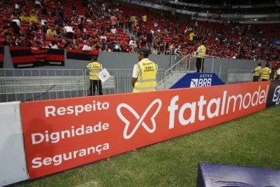 Vitória fecha acordo com plataforma de acompanhantes: 'Maior patrocinador de mangas da história'