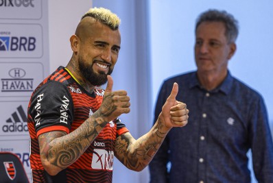Apresentado pelo Flamengo, Vidal chama clube de 'melhor da América do Sul'