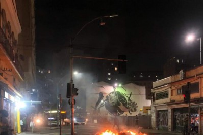 Vídeos: Lapa é bloqueada após morte de homem; um ônibus foi incendiado em represália