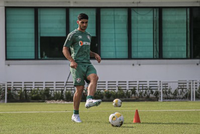Michel Araújo e Marrony vão para Goiânia e devem ficar à disposição de Fernando Diniz