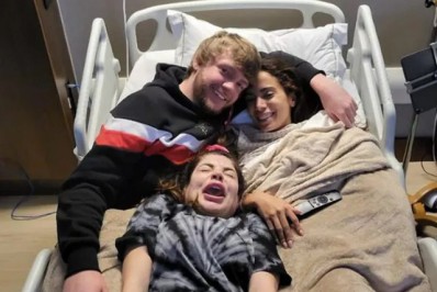 Após turnê na Europa, Anitta é internada e recebe apoio do namorado: 'Melhor enfermeiro'