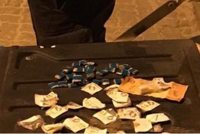 Homem e adolescente são detidos com cocaína e maconha em Arraial do Cabo