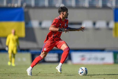 Clube francês teria aceitado reduzir valor para vender ex-jogador do Flamengo para gigante inglês