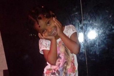 Mãe e madrasta que espancaram menina de 6 anos até a morte vão à júri popular