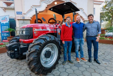 Prefeitura de Teresópolis compra novo trator para reforçar manutenção de vias no interior