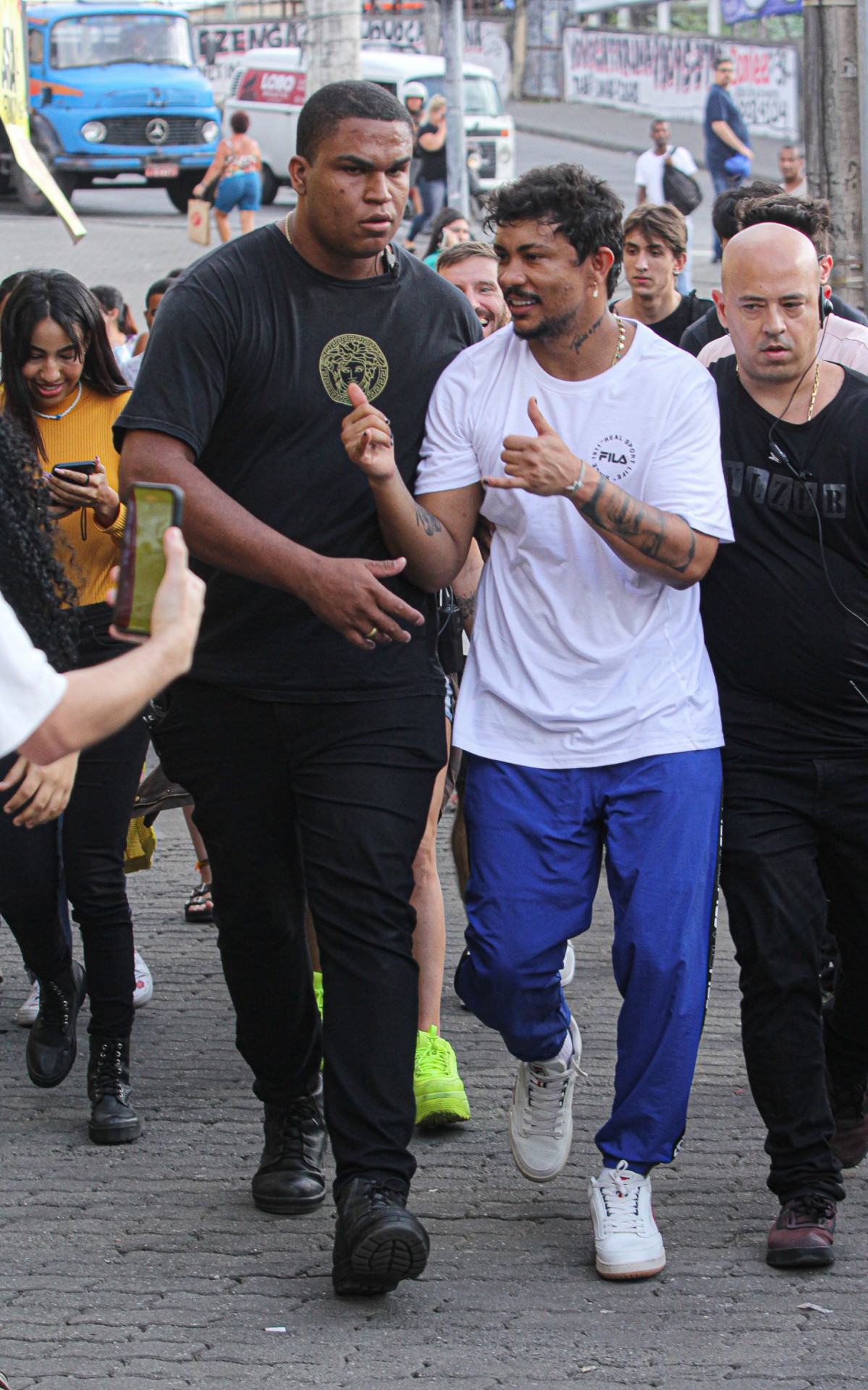 Xam&atilde; grava clipe na Zona Oeste do Rio