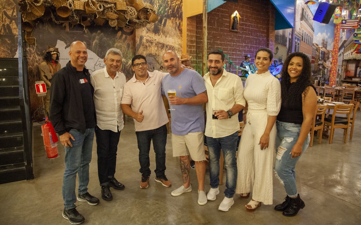 Valdecy da Sa&uacute;de, Prefeito Dr. Jo&atilde;o e os s&oacute;cios (Wescley Sproviere, Rafael Solha, Andr&eacute; Ribeiro, Junia Ribeiro e Daniele Cavalcanti) 