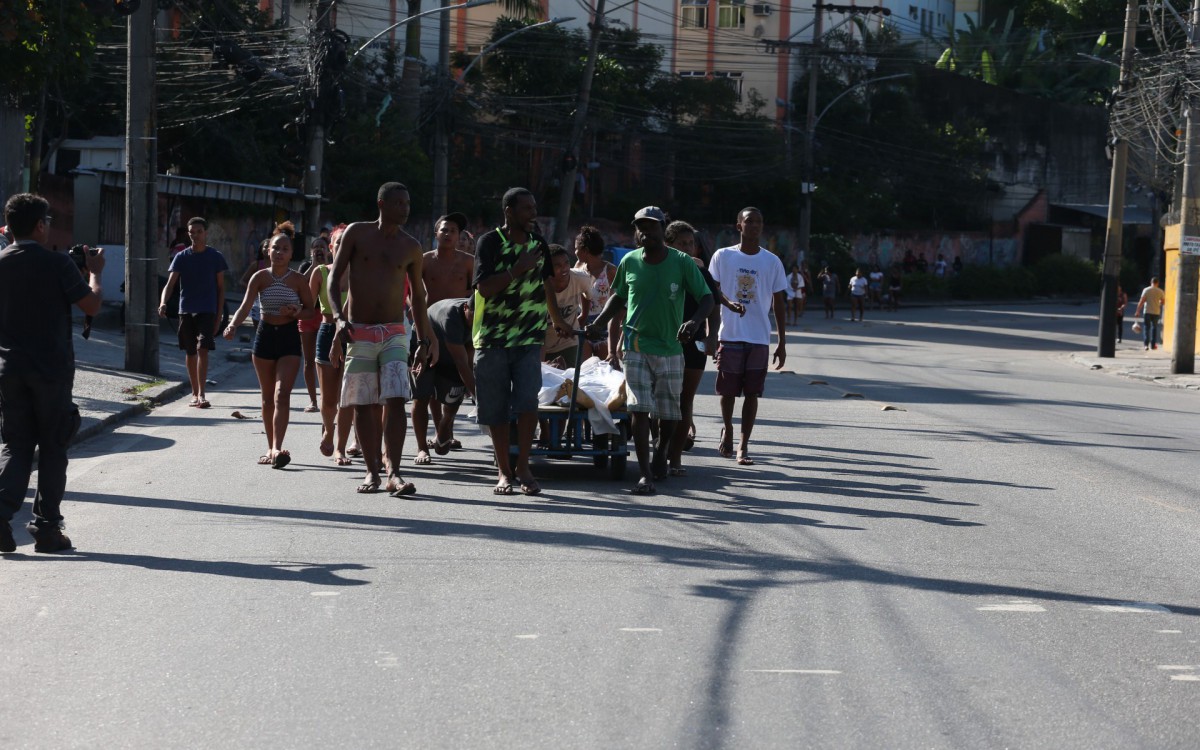 Policia - Policiais militares e civis, fazem operação no Complexo do Alemão hoje.