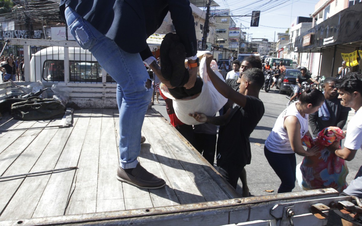 Policia - Policiais militares e civis, fazem operaçao no Complexo do Alemao hoje. - Reginaldo Pimenta / Agencia O Dia