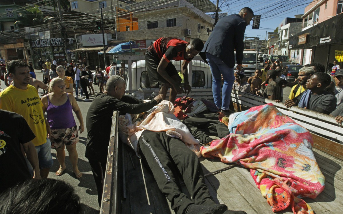 Veículos como Kombis foram usados na retirada dos cadáveres