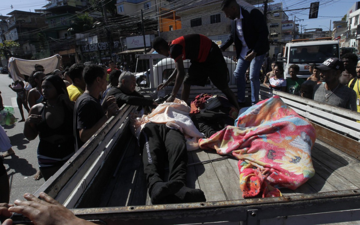 Policia - Policiais militares e civis, fazem opera&ccedil;ao no Complexo do Alemao hoje.