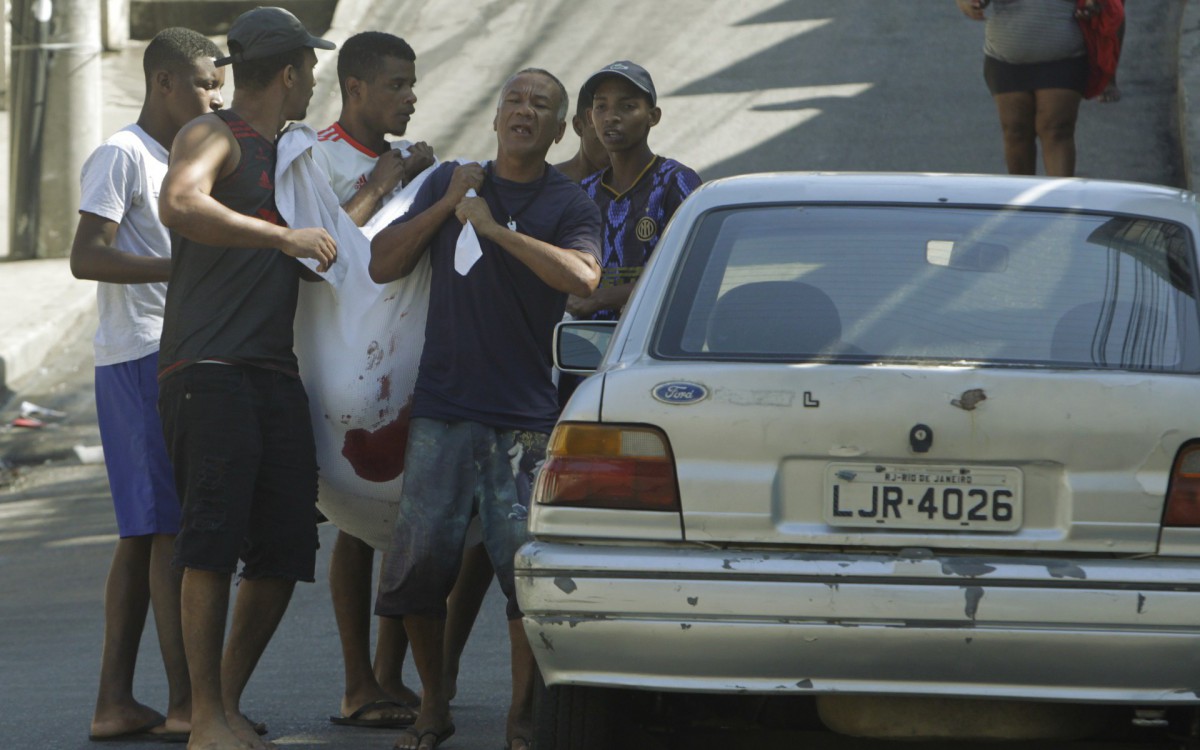 Policia - Policiais militares e civis, fazem opera&ccedil;ao no Complexo do Alemao hoje.