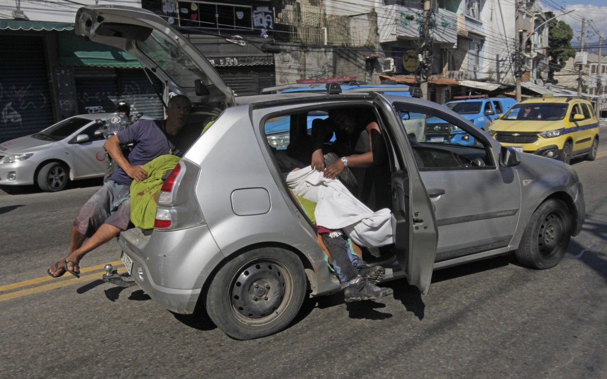 Policia - Policiais militares e civis, fazem opera&ccedil;ao no Complexo do Alemao hoje.