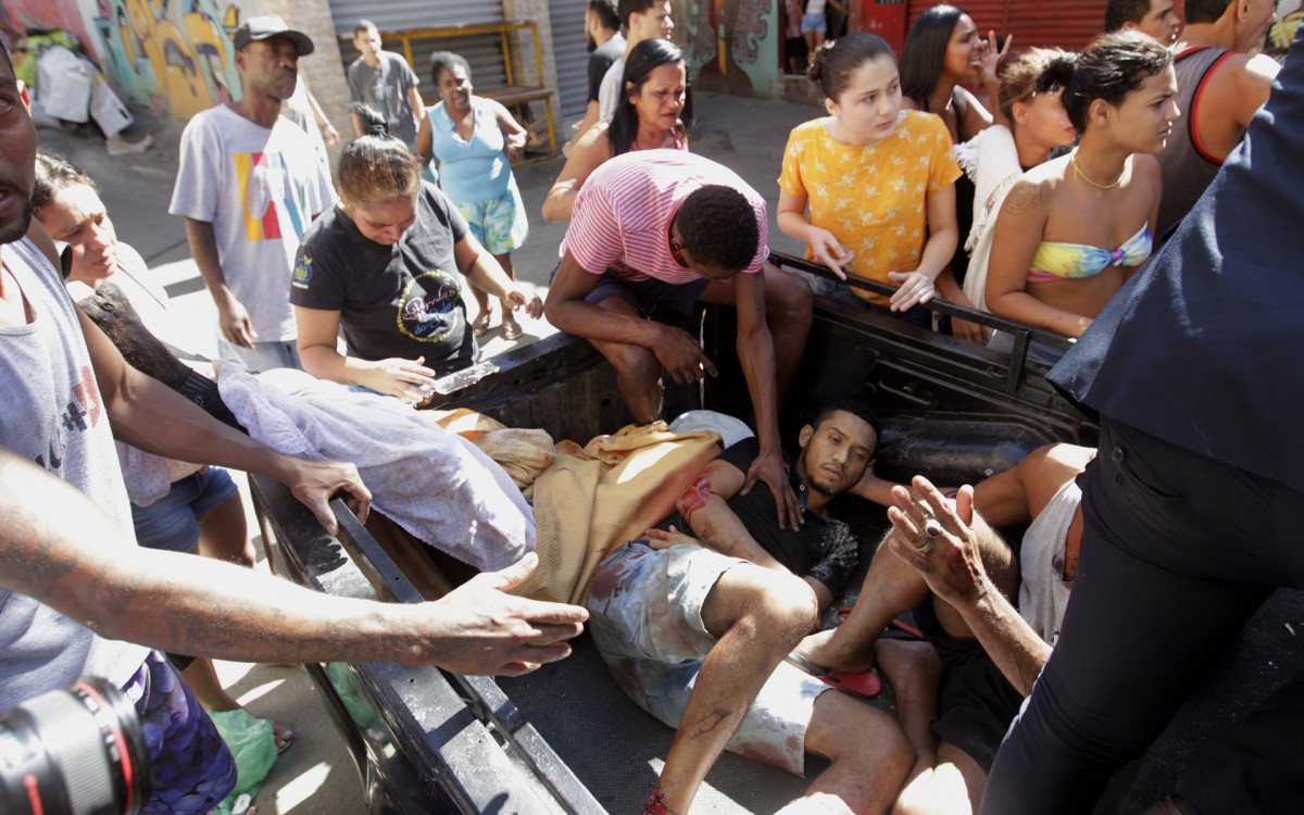 Policia - Policiais militares e civis, fazem opera&ccedil;ao no Complexo do Alemao hoje.