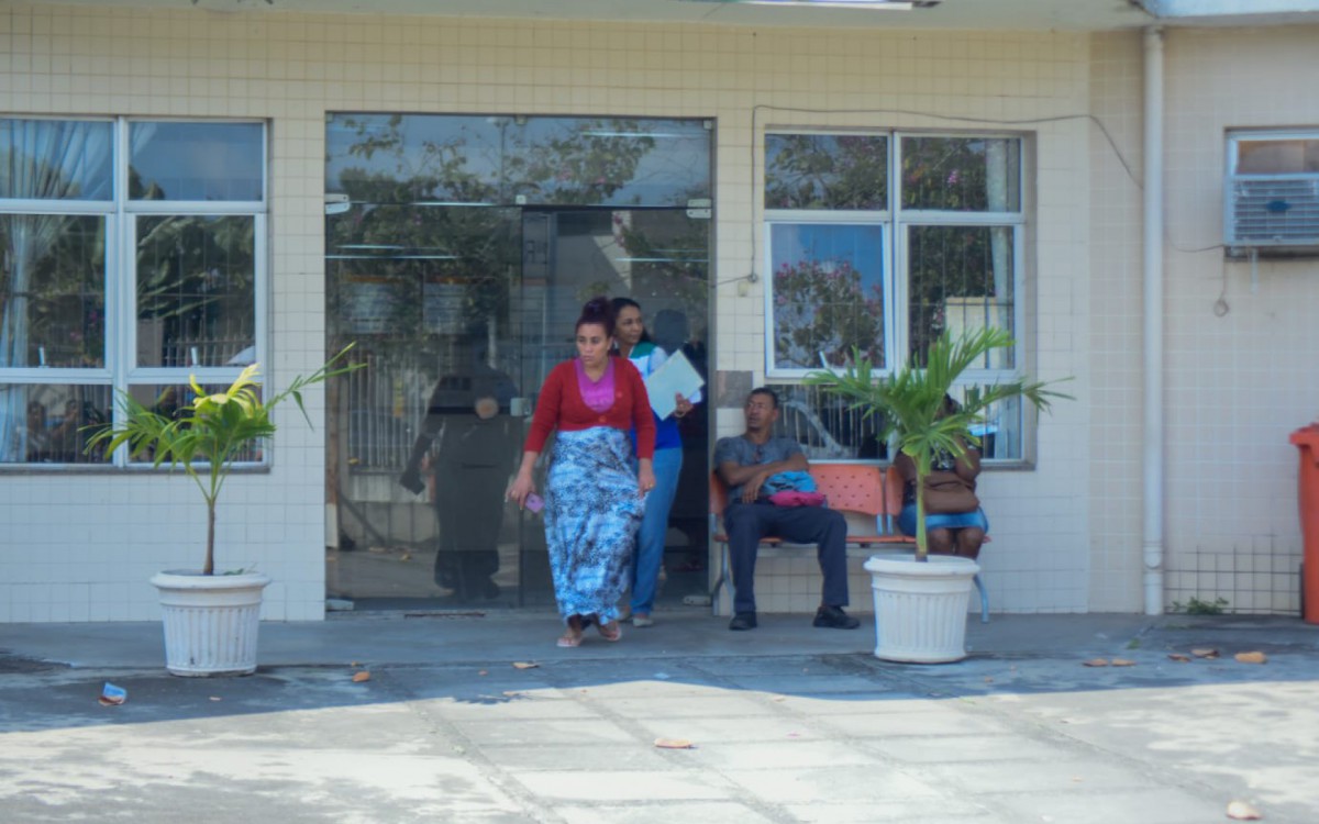 Familiares de Esther Vit&oacute;ria, de 5 anos, compareceram ao IML de Campo Grande para liberar o corpo - Vanessa Ataliba / Ag&ecirc;ncia O DIA