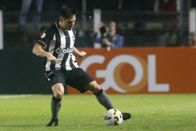Time paulista anuncia contratação de volante do Botafogo