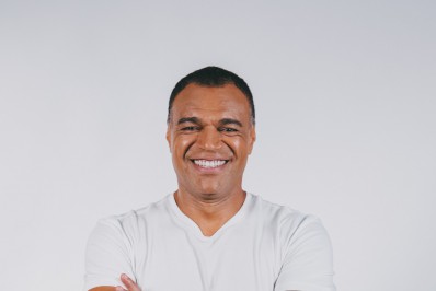 Globo anuncia contratação de Denilson, que vibra: 'Estou muito honrado'
