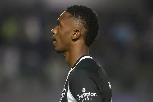 Luís Castro analisa desempenho de Jeffinho pelo Botafogo: 'Gosto muito da magia dele'